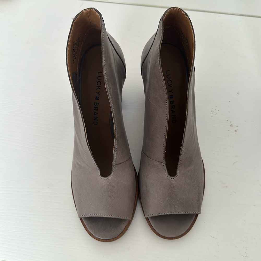 Lucky Brand Gray Joal Top Slit Slip On Heels size 6
